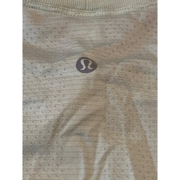 Lululemon Long Sleeve Womens athletic lightweight Top Size 0 - Picture 4 of 8